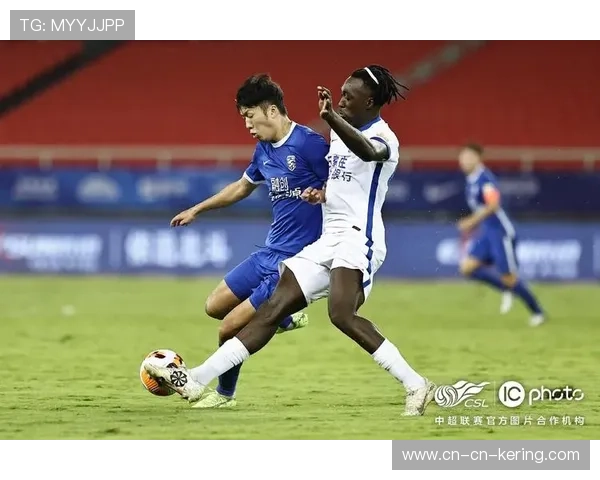 暴雨中比赛：球员坚持职业精神