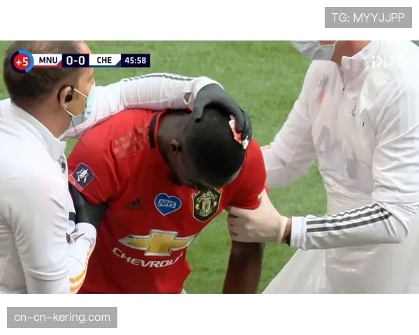 突发：曼联后卫利桑德罗·马丁内斯膝盖重伤，被担架抬离球场